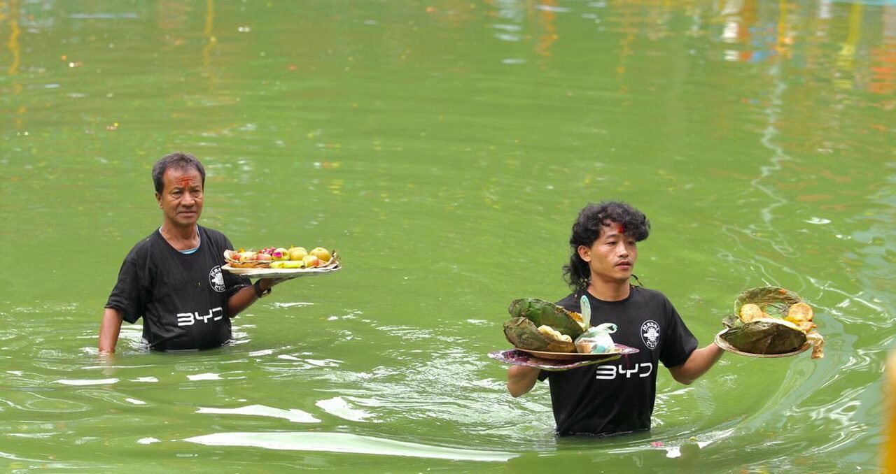 हाय गर्मी ! शितलताको खोजिमा नागराज ( फोटो फिचर )