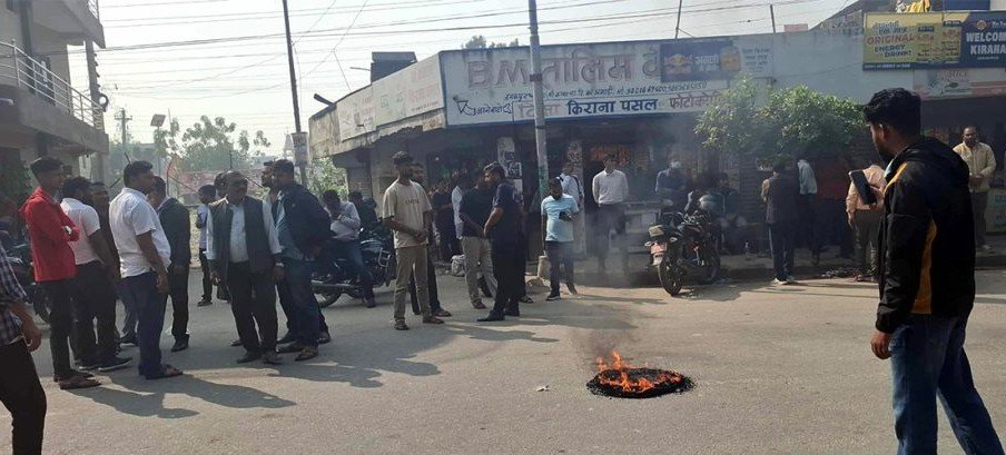 मधेशमा मुख्यमन्त्री नियुक्ति विवाद : कार्यकक्षमा तोडफोड, सडकमा प्रदर्शन