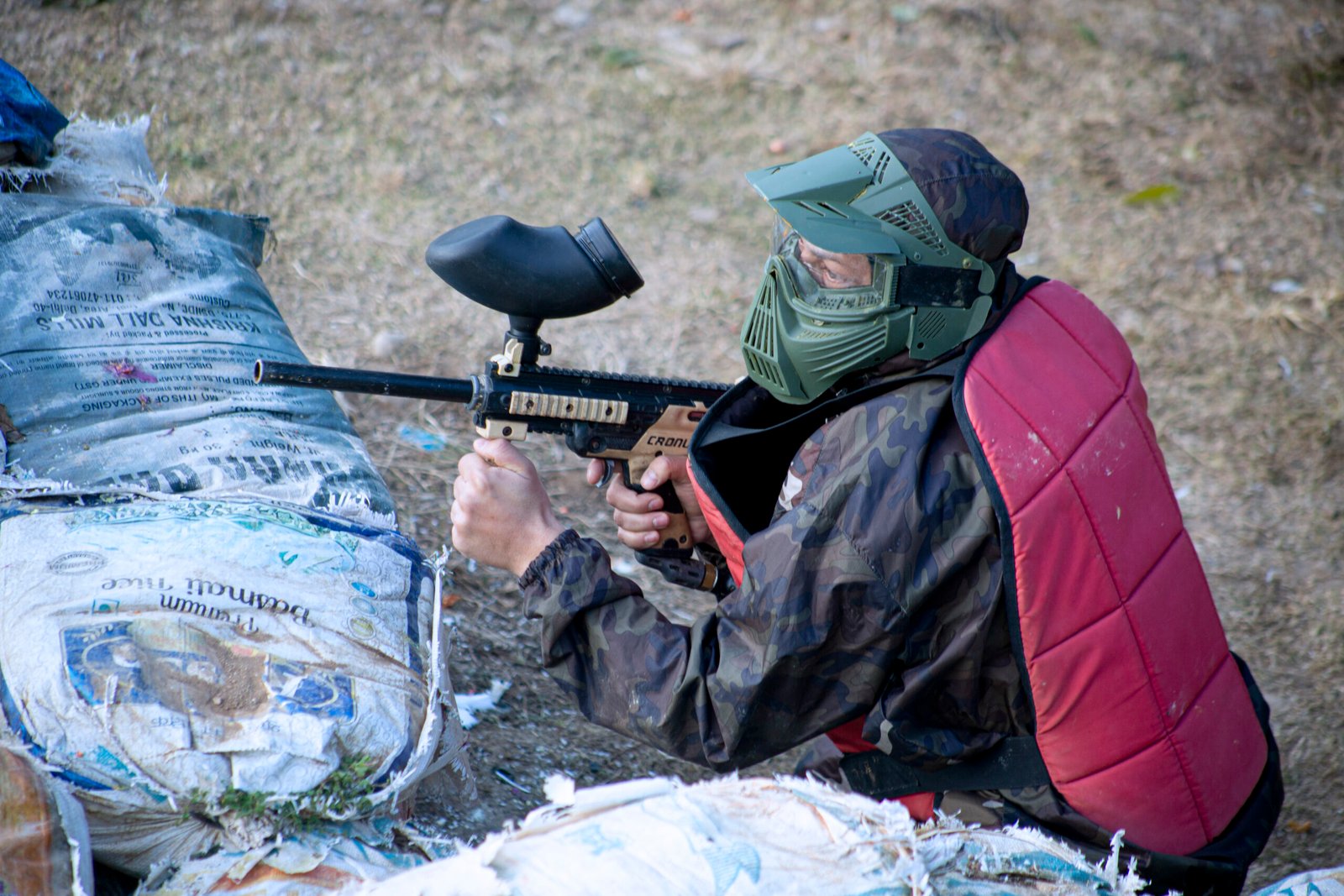 इजाका: मोबाइलबाट बाहिरिएको युद्ध (फोटो फिचर)