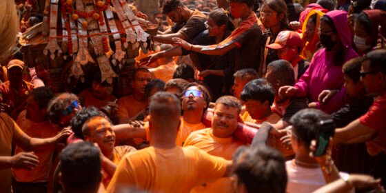 नयाँ वर्ष, परम्परा र सिन्दुरको सहर (फोटो फिचर)