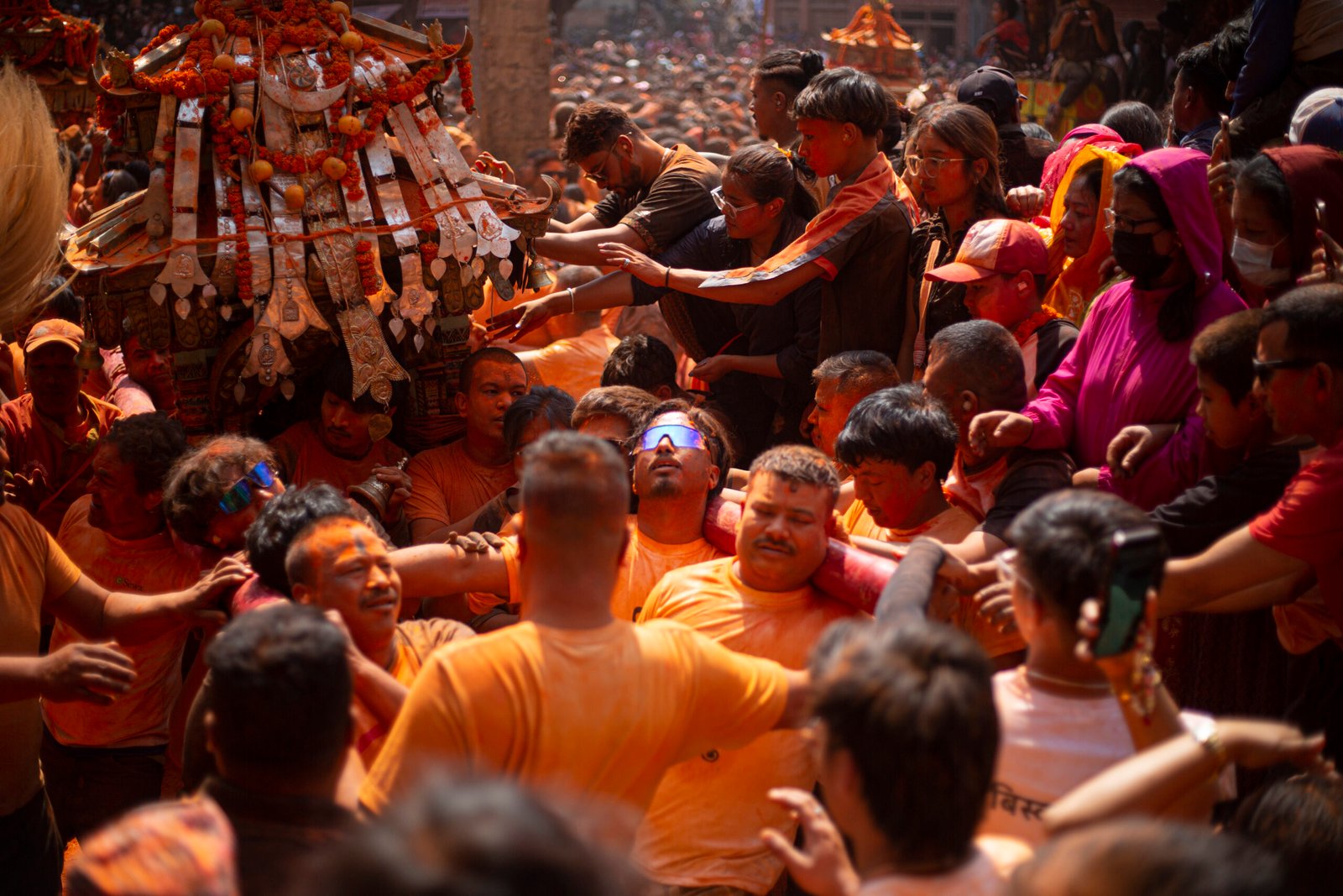 नयाँ वर्ष, परम्परा र सिन्दुरको सहर (फोटो फिचर)