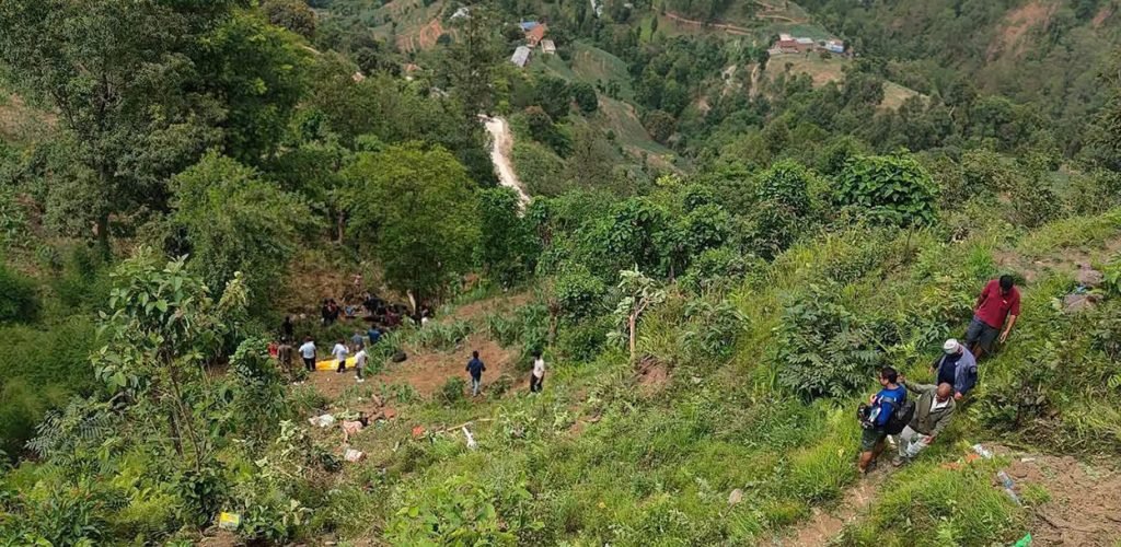 बीपी राजमार्गको बुच्चाकोटमा यात्रुवाहक बस दुर्घटना, ७ जनाको मृत्यु