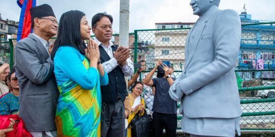 तपिंताँ पार्कमा थपियो पीएल सिंहको प्रतिमा