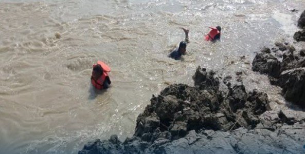 खोलामा डुबेका २ बालबालिकाको शव भेटियो