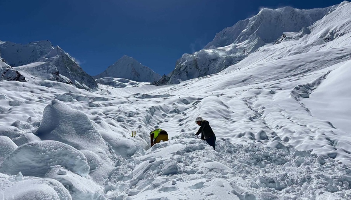 हिमलुङ हिमालमा थप तीन शव फेला, मृतकको संख्या ७ पुग्यो