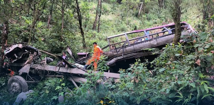 पोखरामा स्कुल बस दुर्घटना