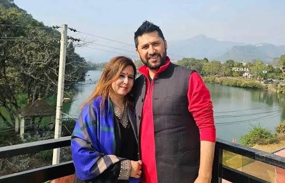 पत्नी निकितासहित भारत गए रवि लामिछाने